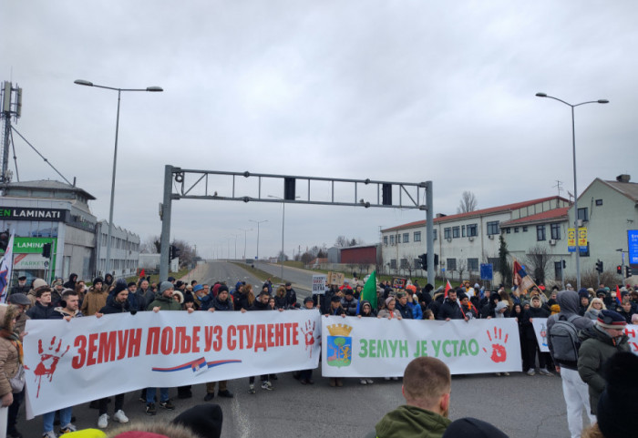 (FOTO/VIDEO) Blokada Pupinovog mosta: Mirno i dostojanstveno, policija obezbeđivala skup