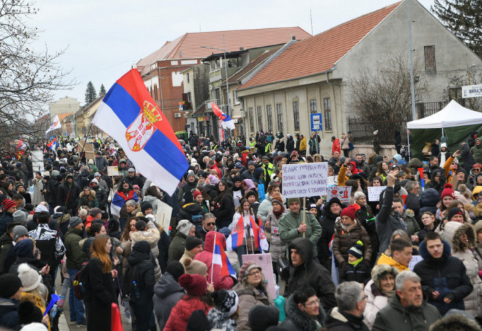 (VIDEO) Protest u Vršcu: Studenti i građani u akciji "Iz Banata iz inata"