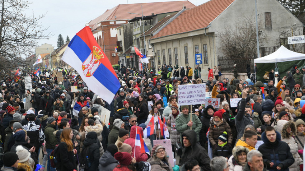 (VIDEO) Protest u Vršcu: Studenti i građani u akciji "Iz Banata iz inata"