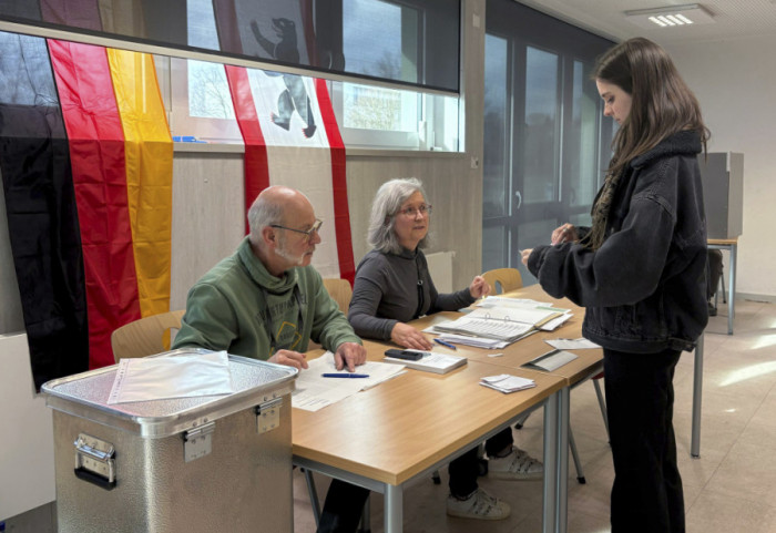 Veliko interesovanje za vanredne parlamentarne izbore u Nemačkoj: Do 14 sati glasalo 52 odsto birača