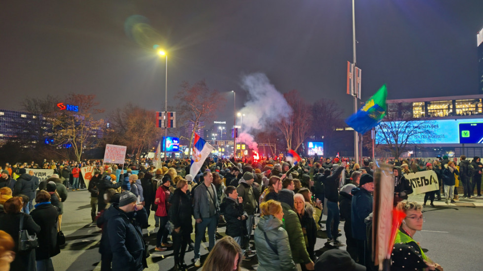 (FOTO) Protest zbog rušenja Starog savskog mosta: "Imamo samo još desetak dana dok mu ne slome luk"