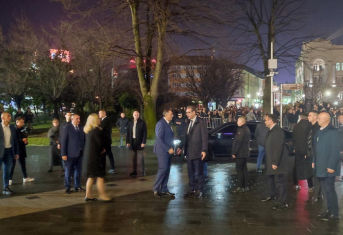 Vučić stigao u Banjaluku: Znam koliko boli i tišti nepravda i koliko je Dodiku teško, presuda sramna