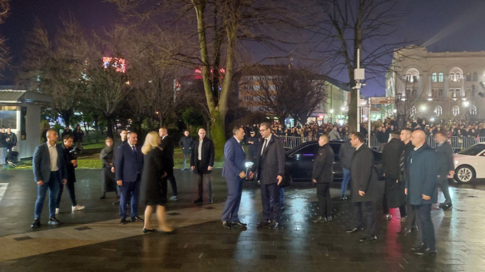 Vučić stigao u Banjaluku: "Znam koliko boli i tišti nepravda i koliko je Dodiku teško, presuda sramna"