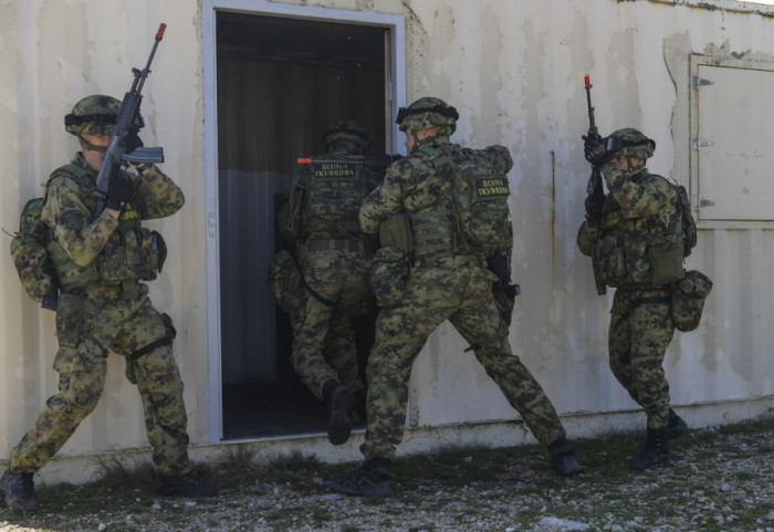Akcija specijalnih jedinica vojske i policije u Kanjiži: Helikopteri nadleću područje, blokirano više puteva
