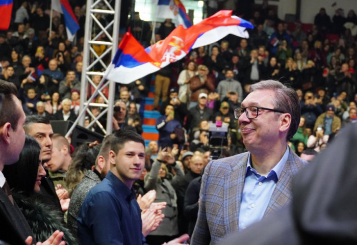 Vučić u obilasku porodične firme "Soko skele" u Sokobanji