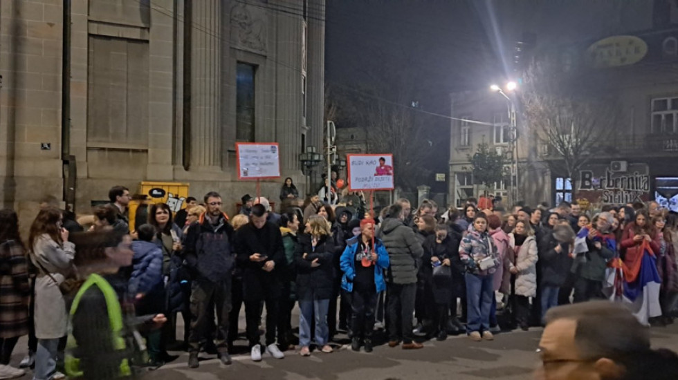 Niški studenti blokirali zgradu Osnovnog suda u znak podrške pritvorenim aktivistima u Novom Sadu