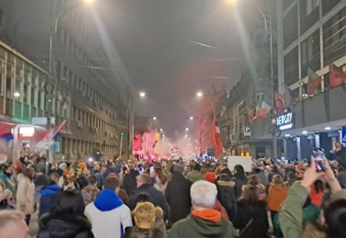 (FOTO/VIDEO) Svečani doček u Nišu: Studenti iz svih krajeva Srbije umarširali u grad, dočekani uz ovacije