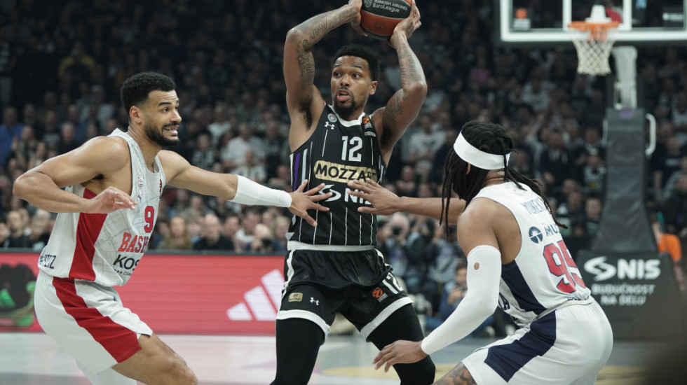 (FOTO) Partizan pobedio Baskoniju rezultatom 86:73 u 27. kolu Evrolige