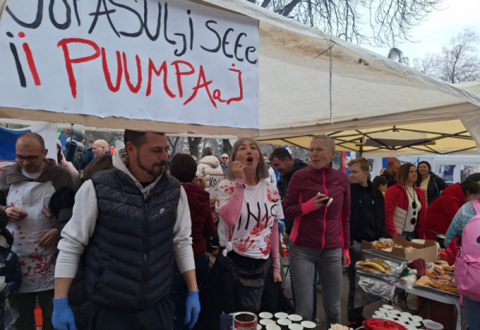 (FOTO/VIDEO) "Opasulji se i pumpaj": Veliki broj građana i studenata na centralnom trgu, najavljen protest u Beogradu