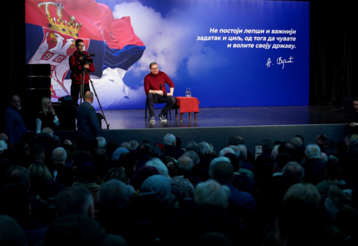 (FOTO/VIDEO) Vučić sa građanima u Negotinu: Dolaze još teža vremena zbog svađe SAD i EU