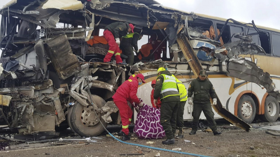 (VIDEO) U sudaru autobusa na jugozapadu Bolivije poginulo najmanje 37 osoba, povređeno 30