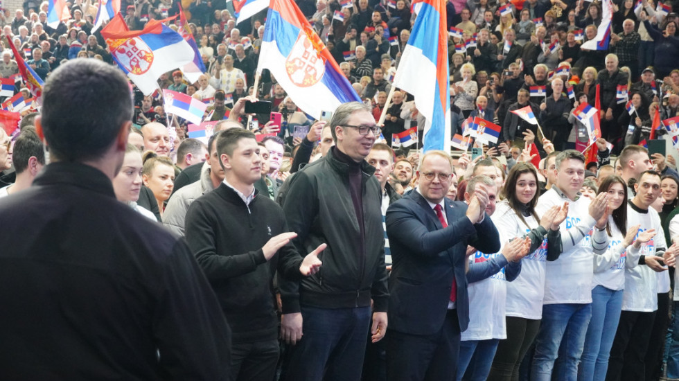 (FOTO/VIDEO) Vučić u Boru: Posle neuspešne obojene revolucije sledi uspešna kontrarevolucija