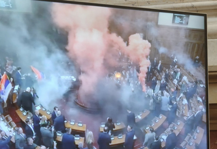 Chaos in the Serbian Parliament: Opposition Threw Smoke Bombs, Female MPs Injured