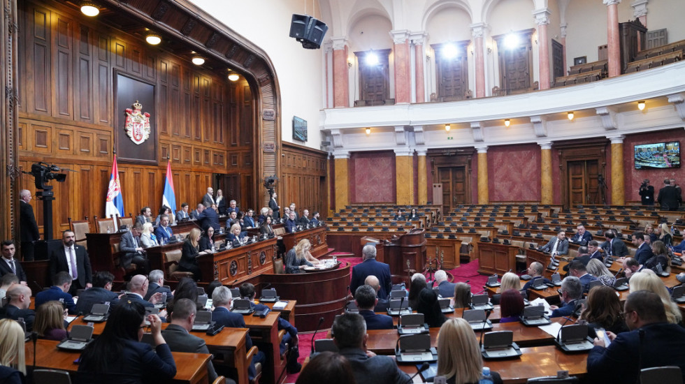 (VIDEO) Sednica Skupštine Srbije: Završena rasprava, poslanici glasaju o zakonu o visokom obrazovanju u 15 sati