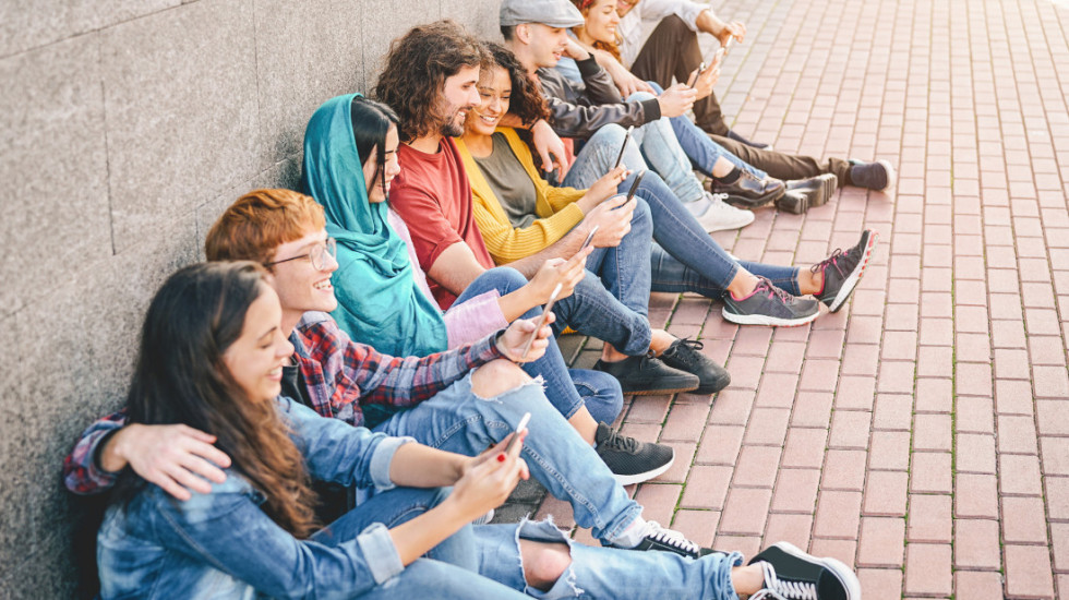 Evropski parlament pozvao na uvođenje minimalne starosne granice od 16 godina za pristup društvenim mrežama