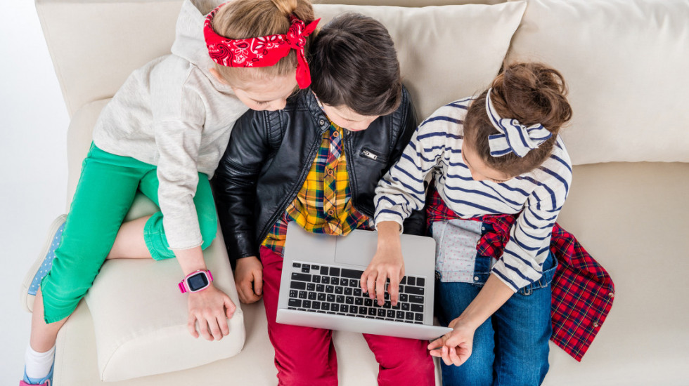 Danska planira zabranu društvenih mreža za decu mlađu od 15 godina