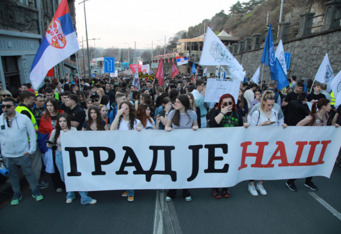 (FOTO/VIDEO) "Generalni štrajk" u više gradova Srbije: Studentima i đacima pridružili se advokati, lekari, preduzetnici