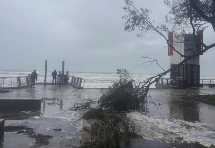 (FOTO) Australija: Stotine hiljada ljudi bez struje zbog tropske oluje Alfred