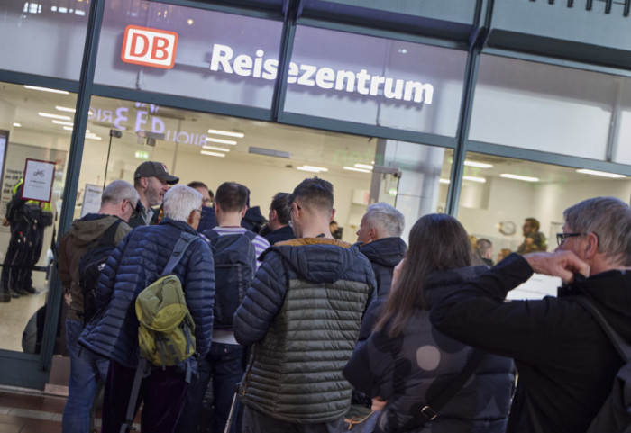 Zaposleni na aerodromima u Nemačkoj u jednodnevnom štrajku, otkazano hiljade letova