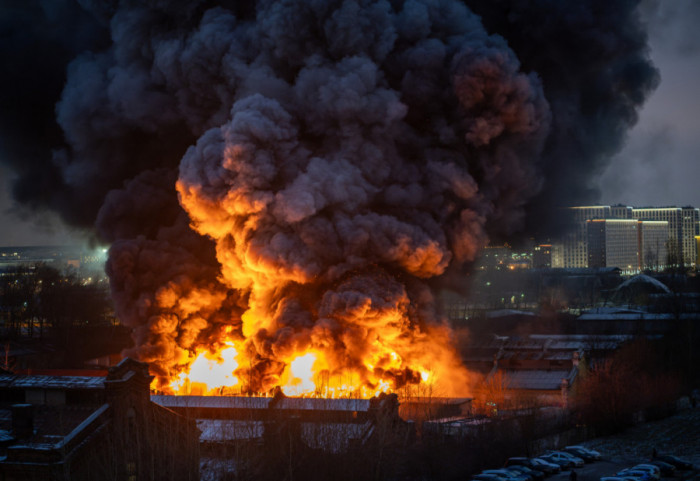 (FOTO/VIDEO) Sudarili se naftni tanker i teretni brod kod britanske obale, buknuo veliki požar