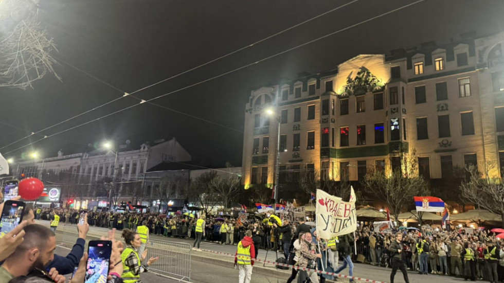 (FOTO/VIDEO) Doček na Terazijama: Studenti iz Niša i Vršca prvi stigli, Novosađani i Subotičani na Novom Beogradu