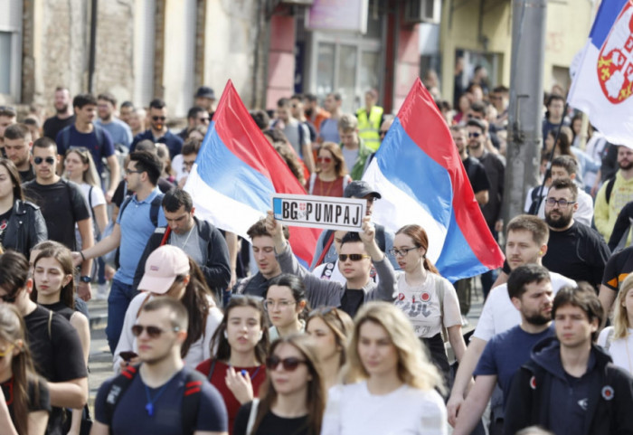 (FOTO/VIDEO) Protest "15. za 15": Građani i studenti u kolonama idu ka centru, glavni događaj u 16 sati