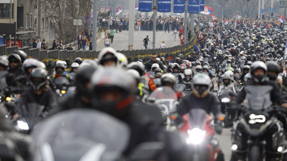 (FOTO/VIDEO) Protest "15. za 15": Građani krenuli ka centru, glavna bina na Slaviji