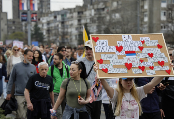 (FOTO/VIDEO) Protest "15. za 15": Redari, bajkeri i IT stručnjaci obezbeđuju Pionirski park, glavna bina na Slaviji