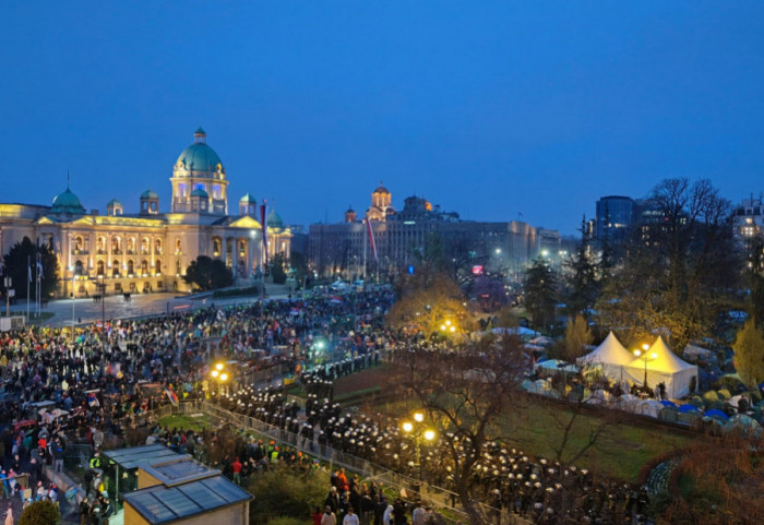 (FOTO/VIDEO) Protest "15. za 15": Posle govora studenata na Slaviji hor otpevao himnu Srbije