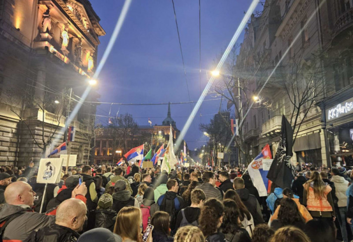 (FOTO/VIDEO) Protest "15. za 15": Posle govora studenata na Slaviji hor otpevao himnu Srbije