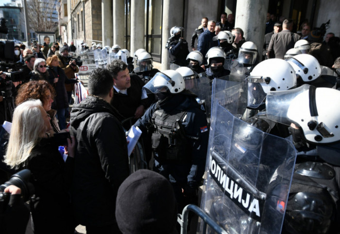 Studenti Pravnog fakulteta u Novom Sadu: Policija ispred Skupštine grada prekomerno upotrebila silu