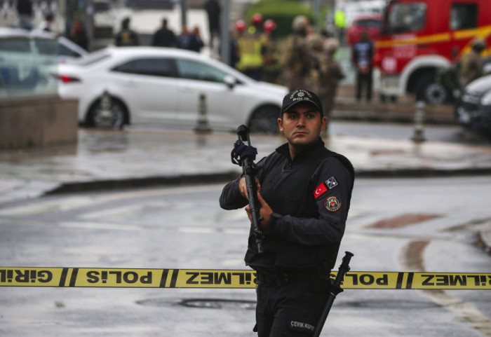 (VIDEO) Zbog navodnog mobinga pucao u zgradi Vlade Antalije: Kriza okončana bez povređenih