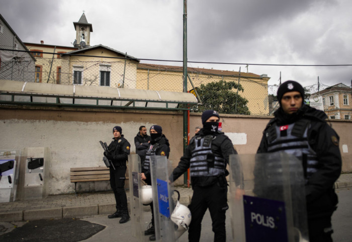 Privedeno još sedam osumnjičenih za požar u Kočanima, među njima i policajci