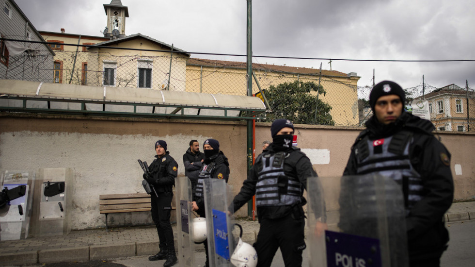 Privedeno još sedam osumnjičenih za požar u Kočanima, među njima i policajci