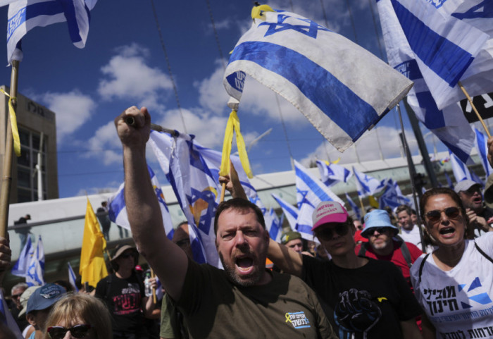 (FOTO) Protesti protiv vlade Netanjahua: U Jerusalimu se sukobili demonstranti i policija, više ljudi uhapšeno