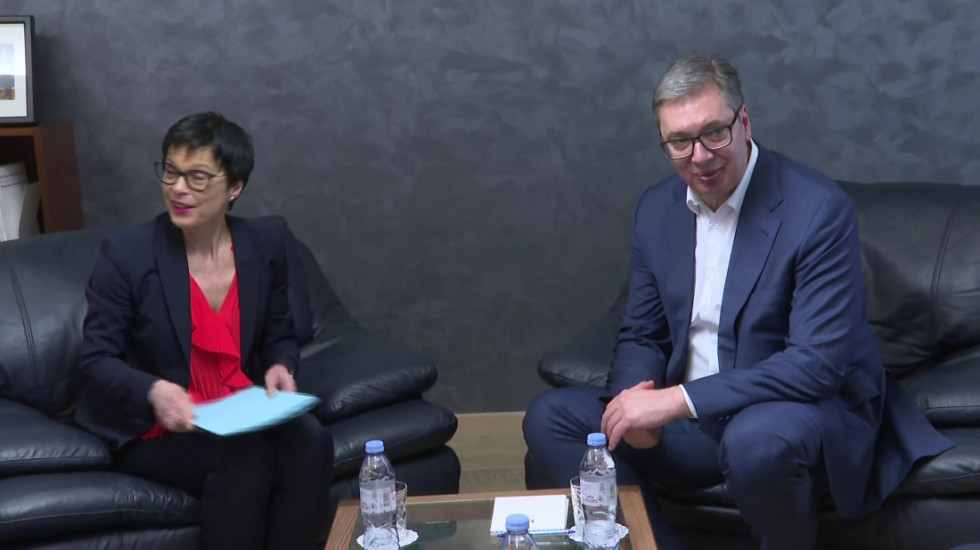Vucic Meets with the European Commissioner for Enlargement