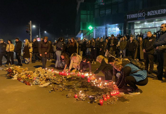 U Novom Sadu Dan žalosti zbog smrti Vukašina (18), 16. žrtve pada nadstrešnice