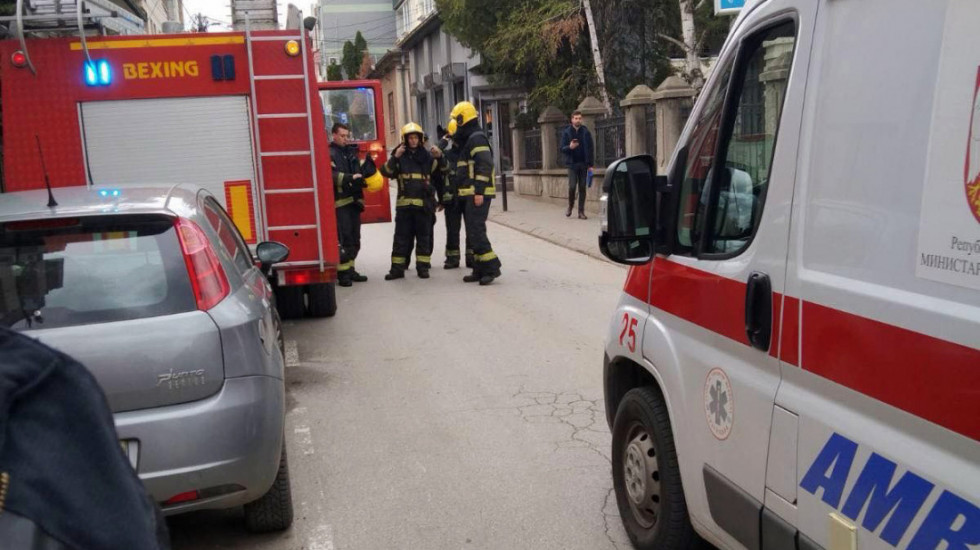 (VIDEO) Požar u stolarskoj radionici u Surčinu