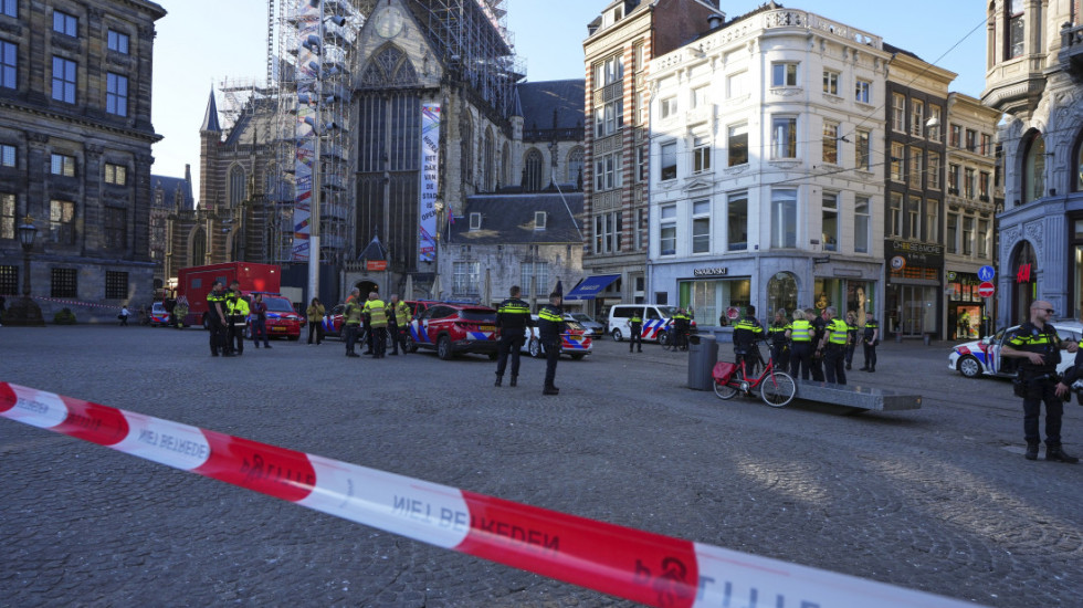 Devet osoba povređeno, troje teško: Automobil uleteo u grupu ljudi na Božićnoj paradi u Holandiji