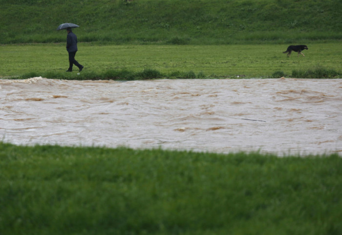 Poplava kod Vranja: Iz četiri kuće evakuisano devet osoba, među kojima petoro dece