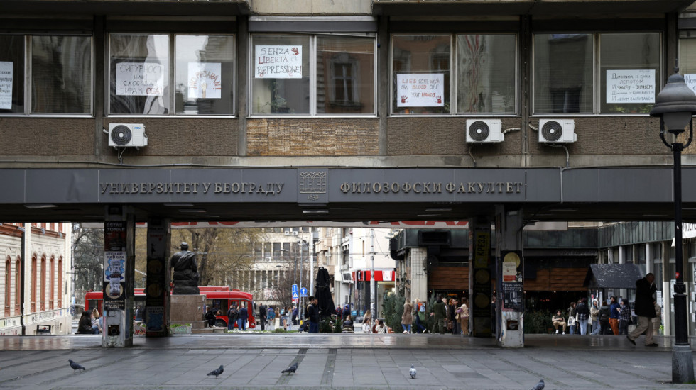 Na platou ispred Filozofskog fakulteta u Beogradu pronađeno telo devojke