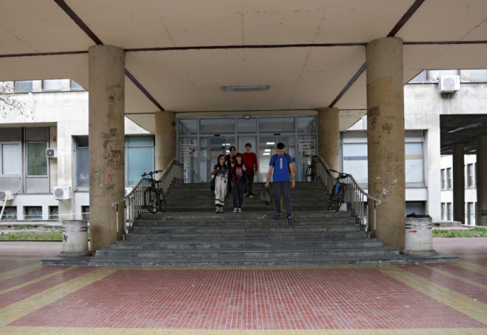 MUP: Policija preduzima mere na identifikaciji osoba koje su na zgradi Hemijskog fakulteta ispisale neprimerene grafite