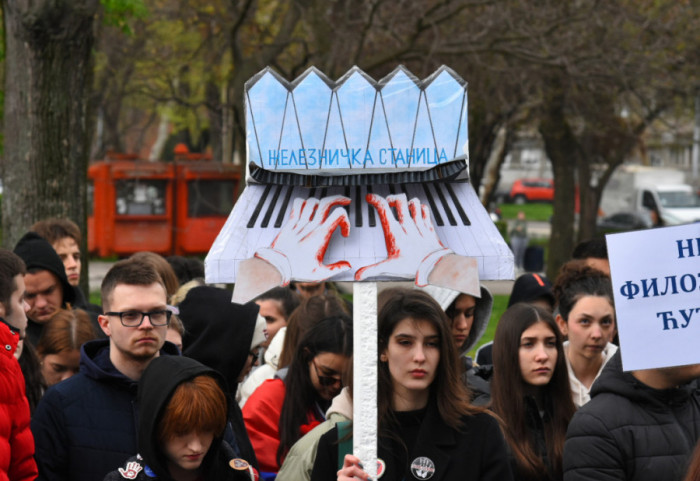 "Hoćemo li u Šabac na protest? Ho-će-mo": Održano 16 minuta tišine