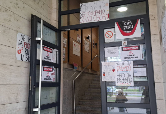 Medicinski fakultet u Nišu upozorio studente da će biti krivično gonjeni ako ne odblokiraju fakultet do 4. maja