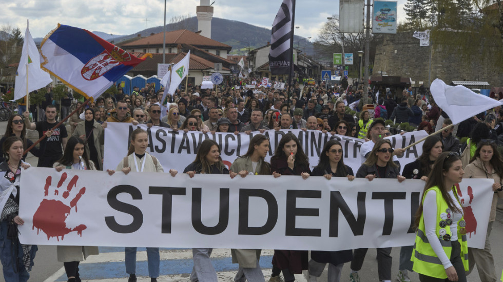 Students in Blockade Demand Snap Parliamentary Elections