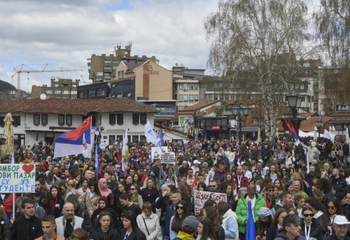 Protest studenata u Novom Pazaru "Ili oni ili mi": Podrška kolegama i profesorima na Državnom univerzitetu