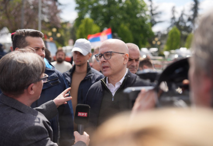 Vučević u Kuli: Gađanjem jajima i zviždanjem neće me sprečiti da obilazim Srbiju