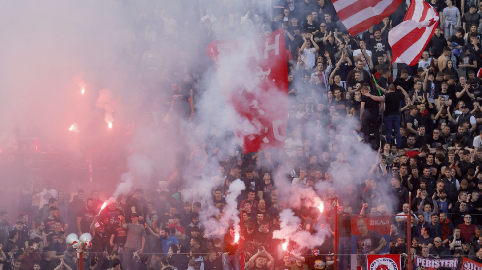 Navijači Zvezde gađali policiju topovskim udarima: Sukob ispred stadiona "Rajko Mitić" pred utakmicu sa Linkolnom