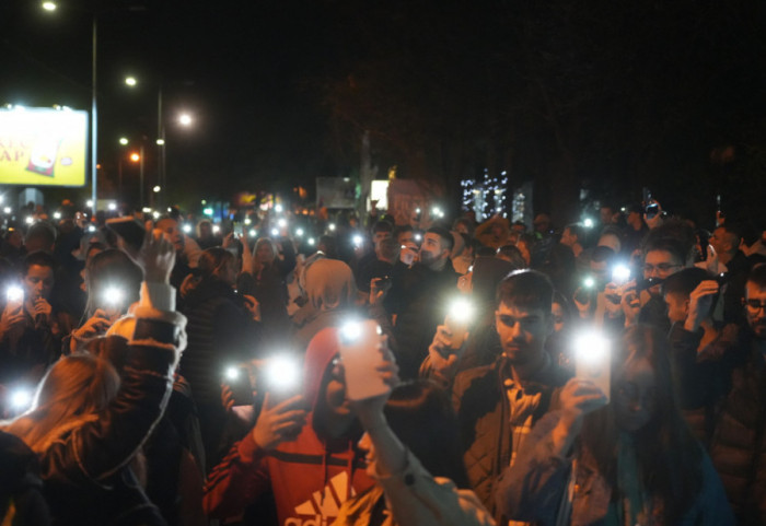 Protest u Rumi: Šetnja i 16 minuta tišine za stradale u padu nadstrešnice u Novom Sadu