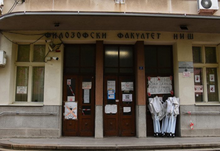Pola godine od blokade Filozofskog fakulteta u Nišu, studenti blokiraju Most mladosti na sat vremena